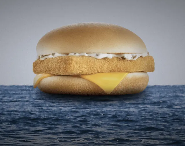 McFish voltou. Imagem do McFish sobre o oceano.