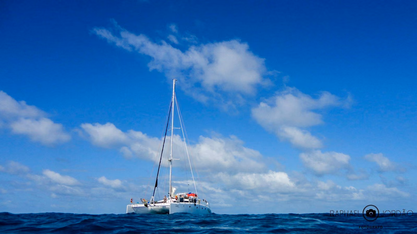 Catamarã Zeus. Foto: Raphael Jordão