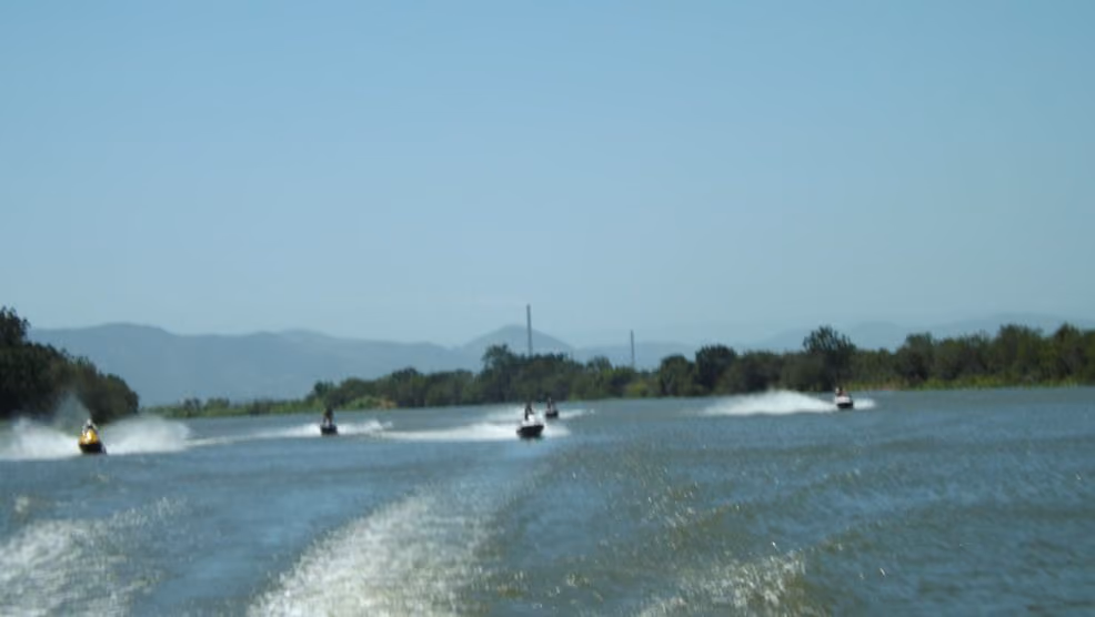 Jet skis na Lagoa Santo Antônio dos Anjos, Laguna, 06 de dez de 2014. Foto: Instituto Sea Shepherd Brasil