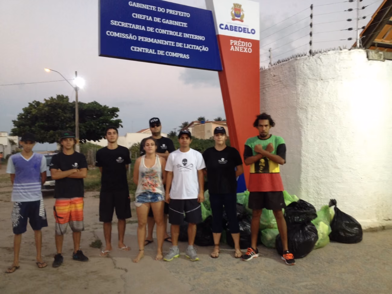 Equipe Sea Shepherd da Paraíba anexo da Prefeitura Municipal de Cabedelo. Foto: ISSB