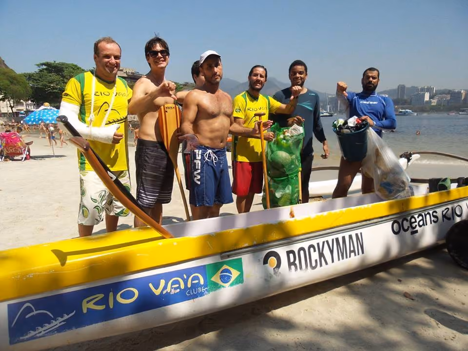 Lixo flutuante recolhido pela equipe do Rio Va´a