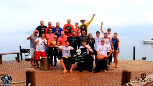 Angra dos Reis RJ – Voluntários em saída de mergulho da Embaixada Dive For Fun