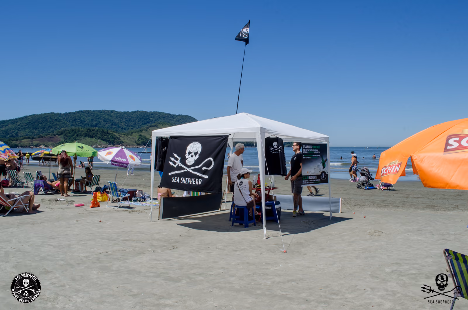 Na orla da praia a tenda da Sea Shepherd abrigou o trabalho de separação do lixo e conscientização ambiental entre os banhistas