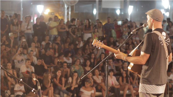 Shepherd Samuel J canta e pede proteção dos oceanos em suas apresentações em SP. Foto: Sea Shepherd