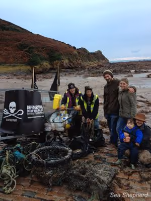 Nossa divisão Caminho das Ilhas recolheu o equivalente 1.600 kg de lixo até agora. Foto: Karl Renouf / Sea Shepherd