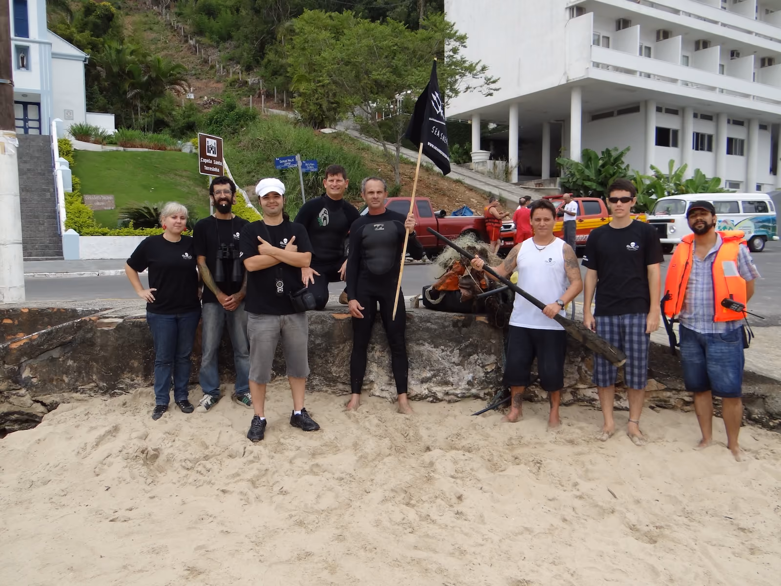Equipe Sea Shepherd, Schooner e Mako Sports reunidas pra conferência do resultado