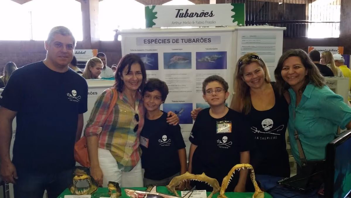 Familiares com os alunos e representantes do ISSB