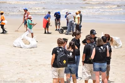 Equipe do ISSB no local do desastre