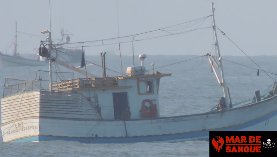 Fotografia que permitiu a identificação da embarcação Laiz ampliada para visualização do nome e registro. Foto: Wendell Estol