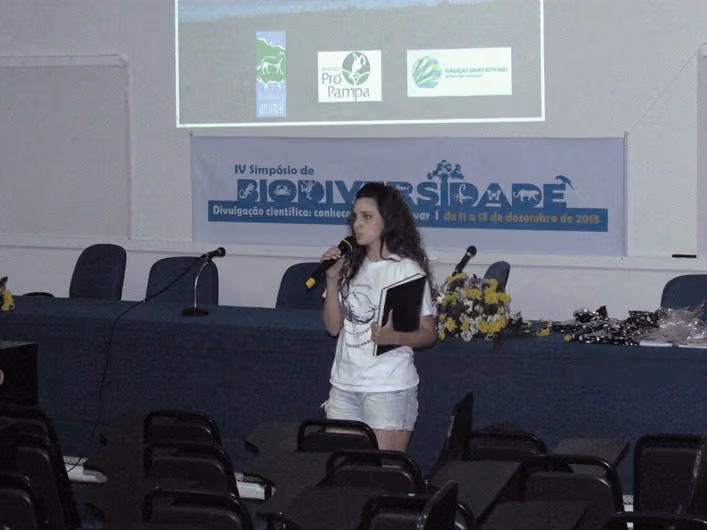 Priscilla apresentando a campanha em defesa dos tubarões do ISSB