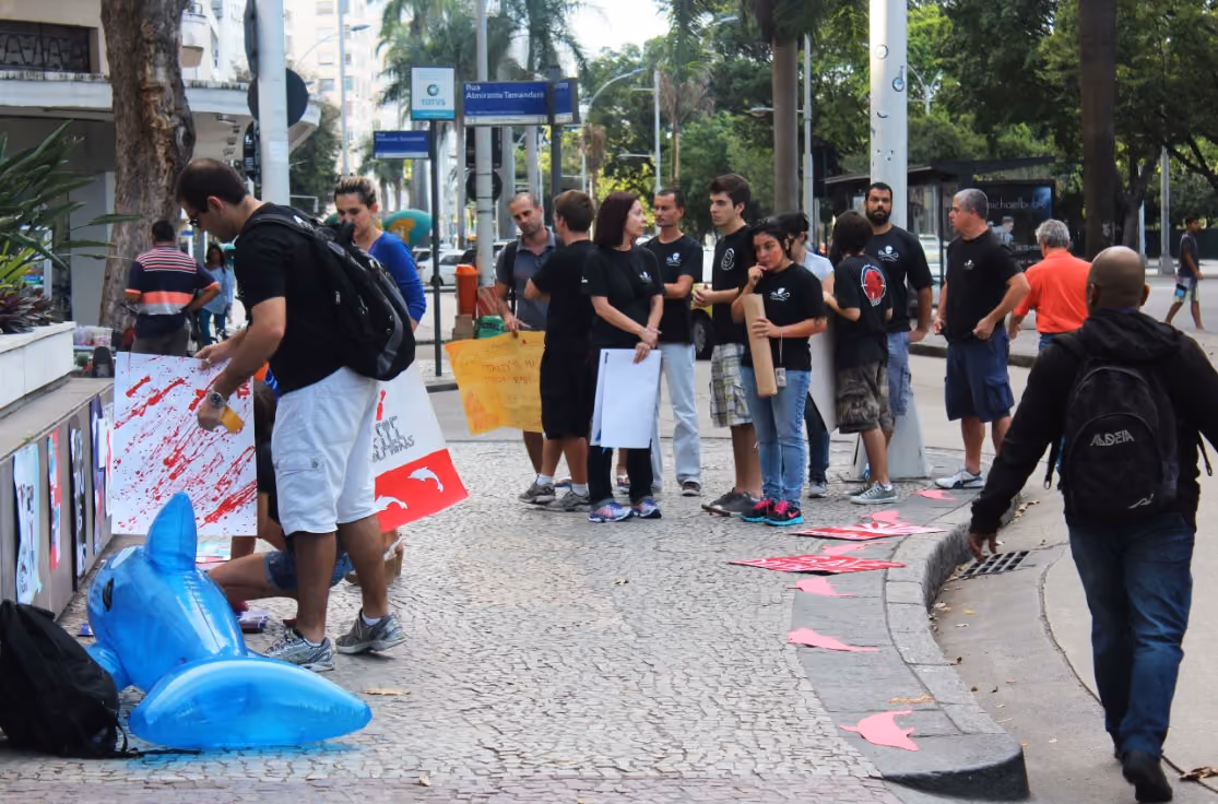 Preparação para o ato em frente ao Consulado do Japão. Foto: Ísis Barboza