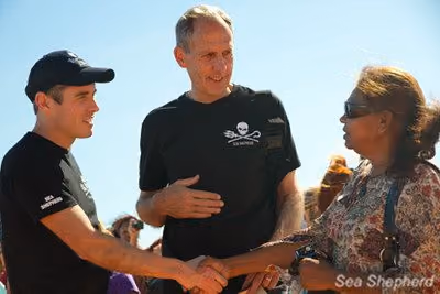 Jeff Hansen, Bob Brown e Lorna Cox