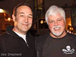 Foto: Sam Simon e o Capitão Watson