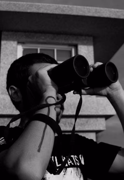 Guilherme monitorando as atividades. Foto: Cove Guardians Sea Shepherd