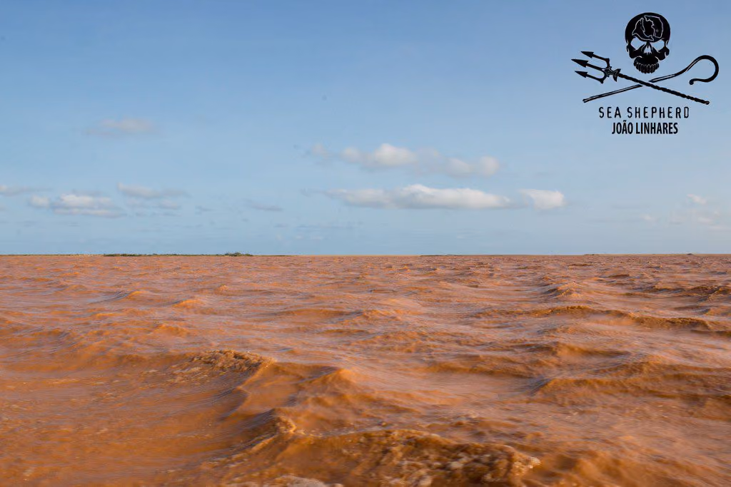 Regência: Rio de lama com o Mar de lama