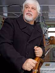 Capitão Paul Watson ao leme do Steve Irwin. Foto: Barbara Veiga