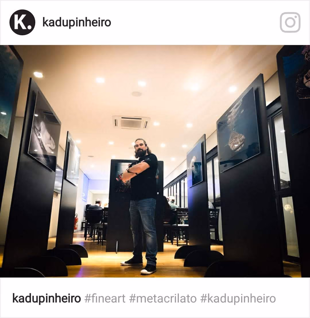 Kadu Pinheiro Pro Underwater Photografer em sua exposição de fotos subaquáticas incríveis.