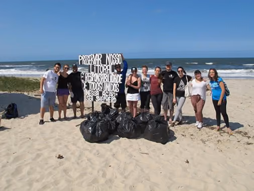 Voluntários Sea Shepherd do Núcleo Paraná em Guaratuba.