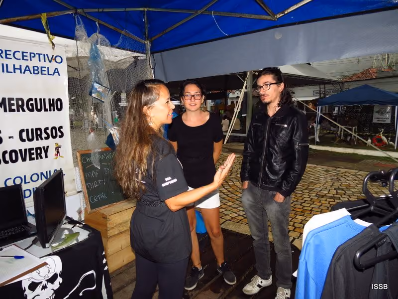 Conscientização Ambiental no stand na Semana do Meio Ambiente Ilhabela