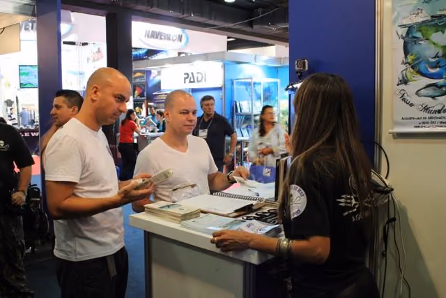 Estande da Sea Shepherd no Padi Dive Festival 2015