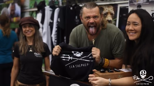 Richard Rasmussen e voluntárias Sea Shepherd Brasil Núcleo SP