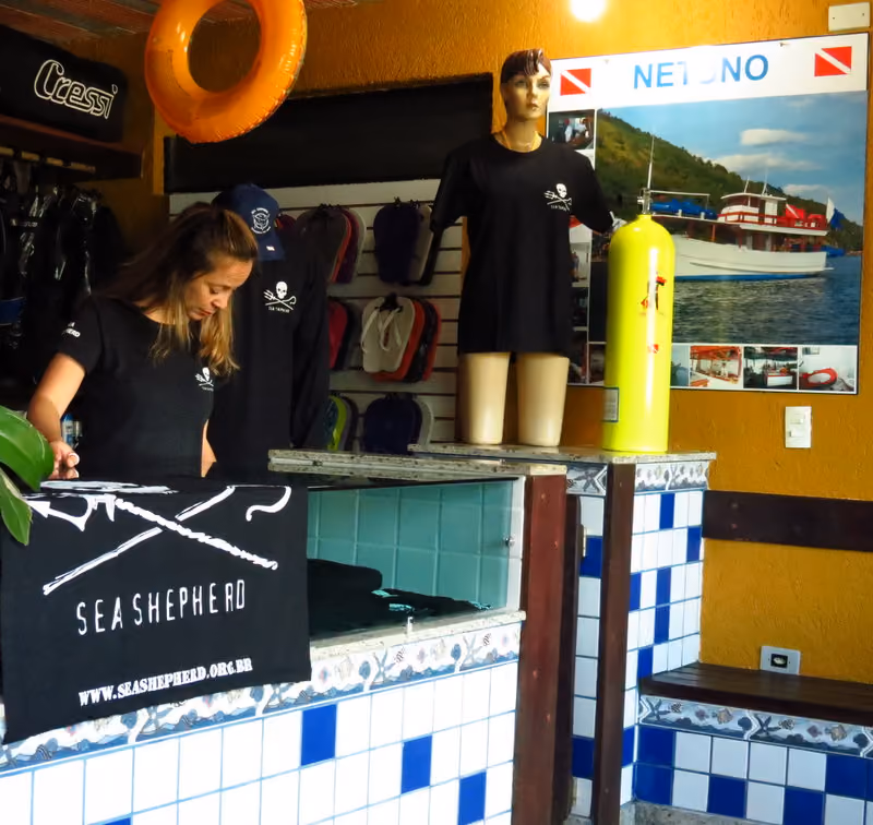 foto-4-loja-sea-shepherd-brasil-na-colonial-diver