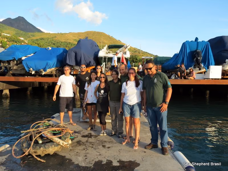 Equipes Sea Shepherd, Ibama, YCI e Petrechos de Pesca