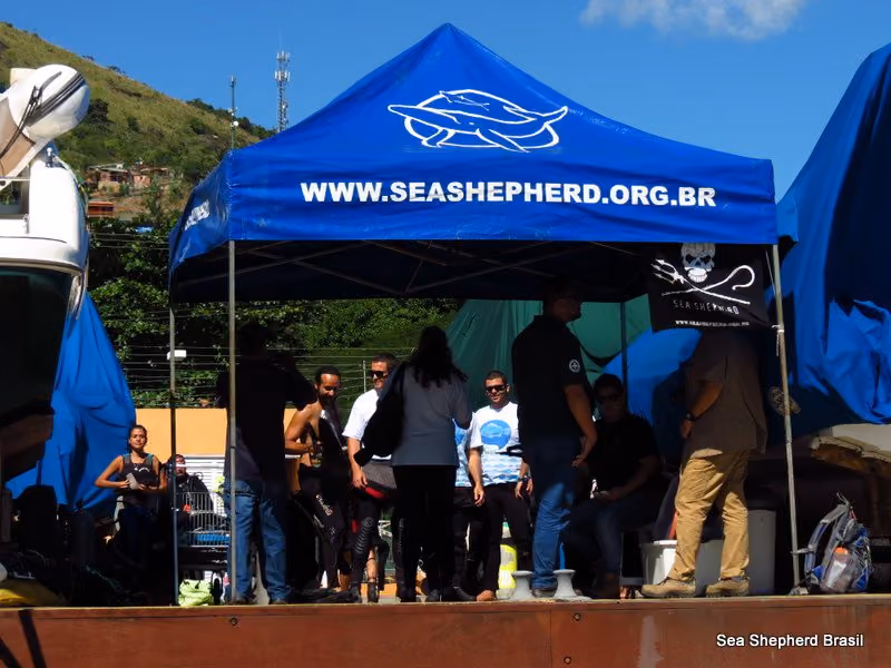 Interação dos grupos e apoio no deck das embarcações - foto: ISSB