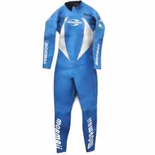 A roupa de borracha da Karoline Meyer.